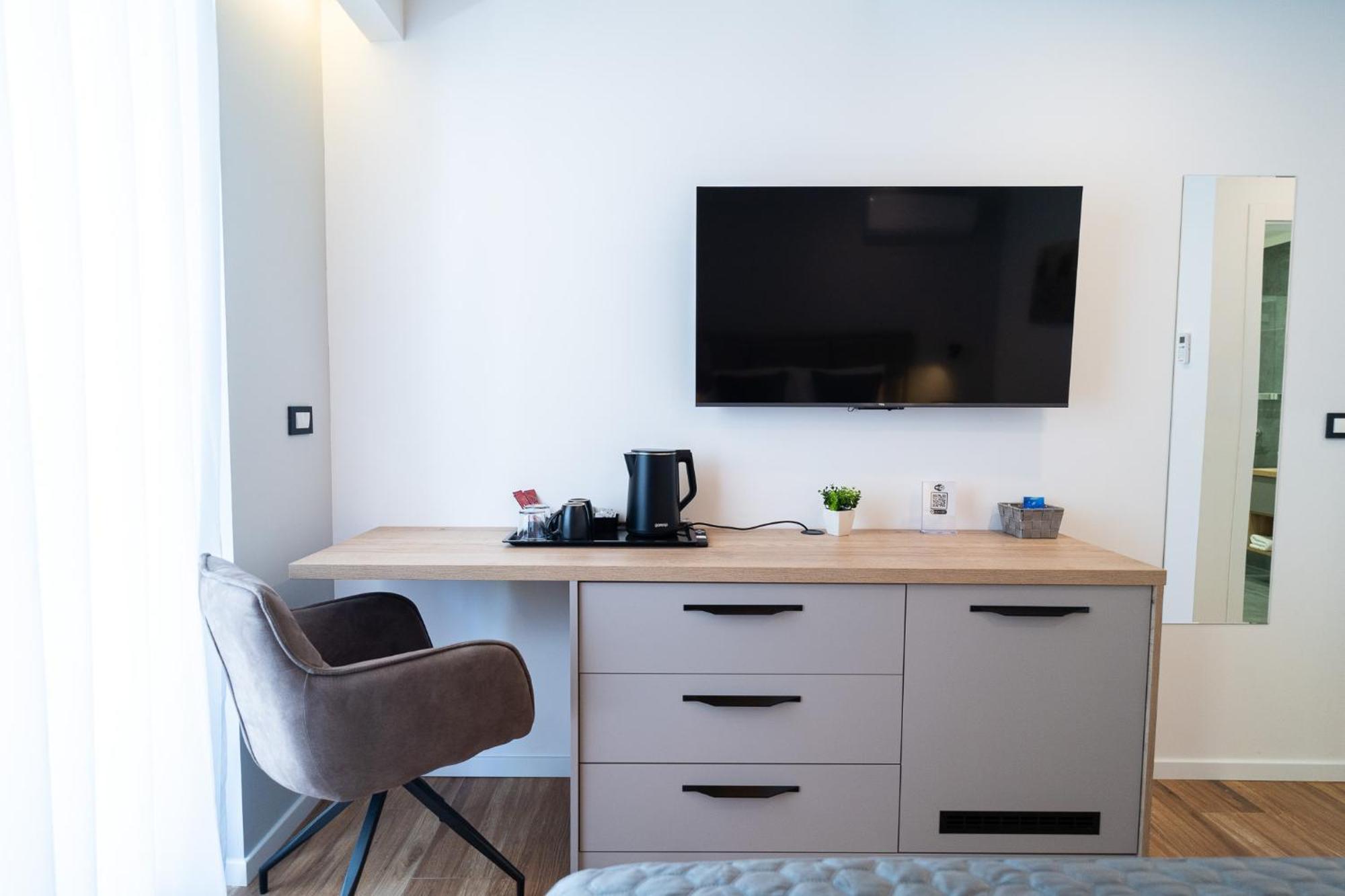 Seafront Sunset Studio&rooms Apartman